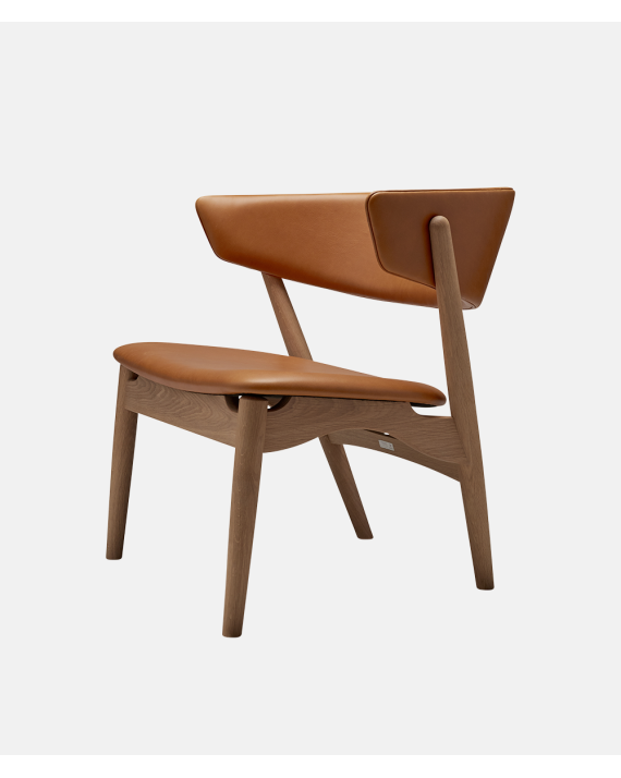 Sibast - No 7 Lounge Chair Whitepigmented Lacquered Oak and Dunes Cognac Leather